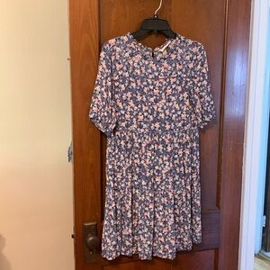 Knox Rose floral tiered mini dress - has small flaws on bottom tier 😍😍😍